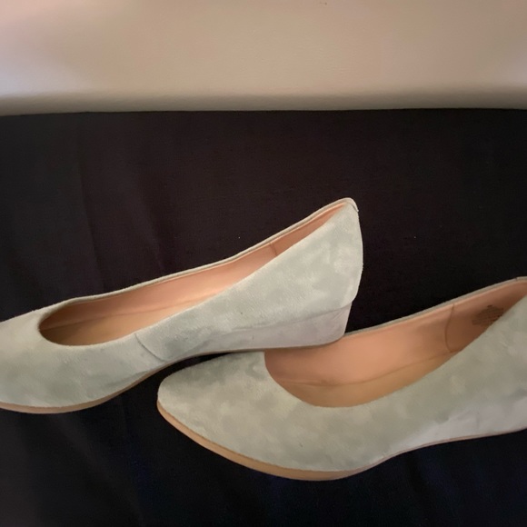 Easy spirit 9M suede 1 1/2' heel wedge shoe in Sea Foam color - Picture 1 of 4